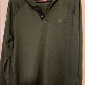 Men’s Under Armour long sleeve heat gear front snap with hood Lg Green